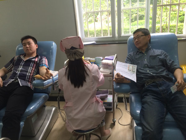 宁波公司组织员工为受伤员工献血
